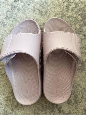 Oofos slides